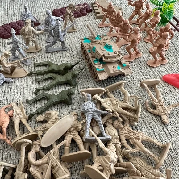 Toy Army Soldier Set with Tank - Multicolor - Picture 1 of 5